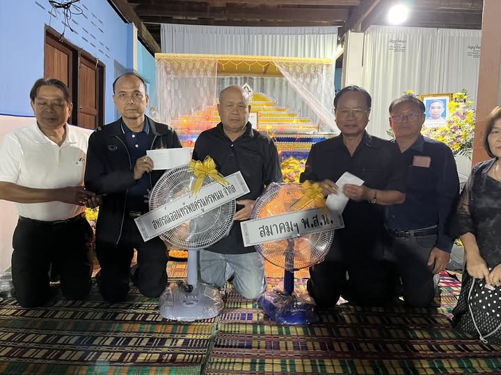 เคารพศพผู้เสียชีวิต สมาชิกอำเภอนาทม