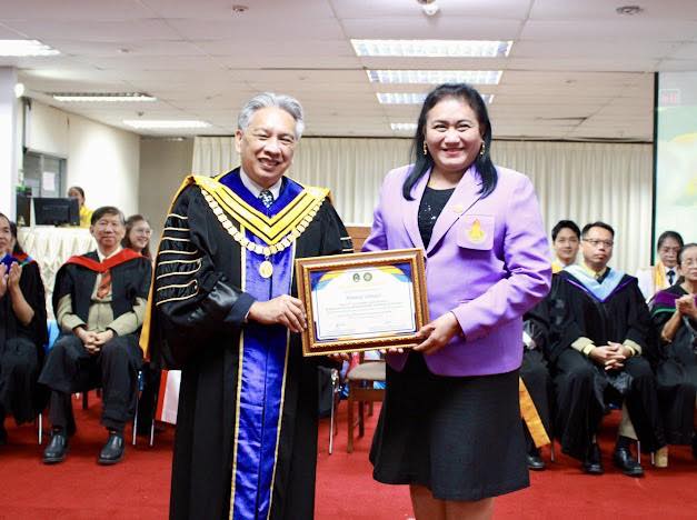สพม.เชียงใหม่ ขอแสดงความยินดี ศึกษานิเทศก์ได้รับรางวัล “ผู้นำทางปัญญา คุณค่าแห่งท้องถิ่น”