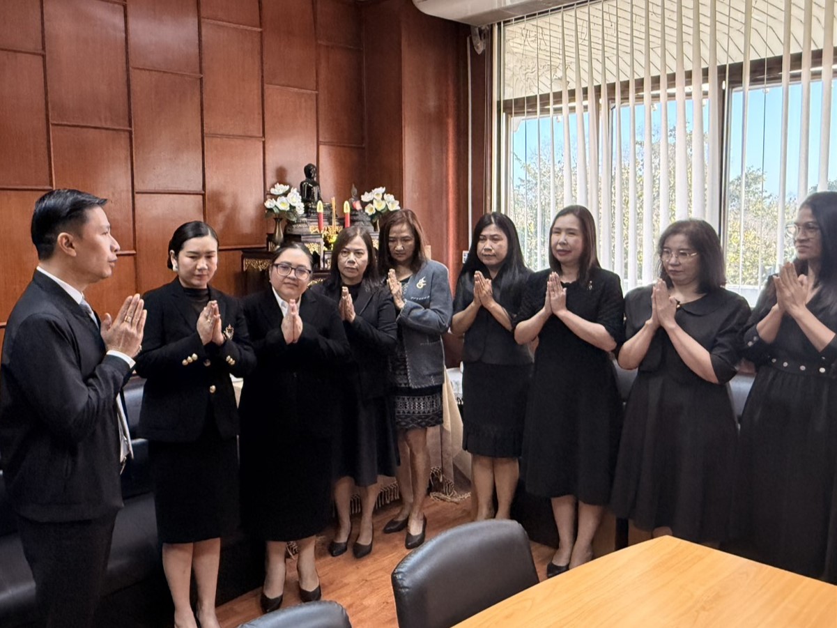 ผอ.สพม.เชียงใหม่ ให้พรฝ่ายบริหารเนื่องในโอกาสวันขึ้นปีใหม่ วันที่ 6 มกราคม