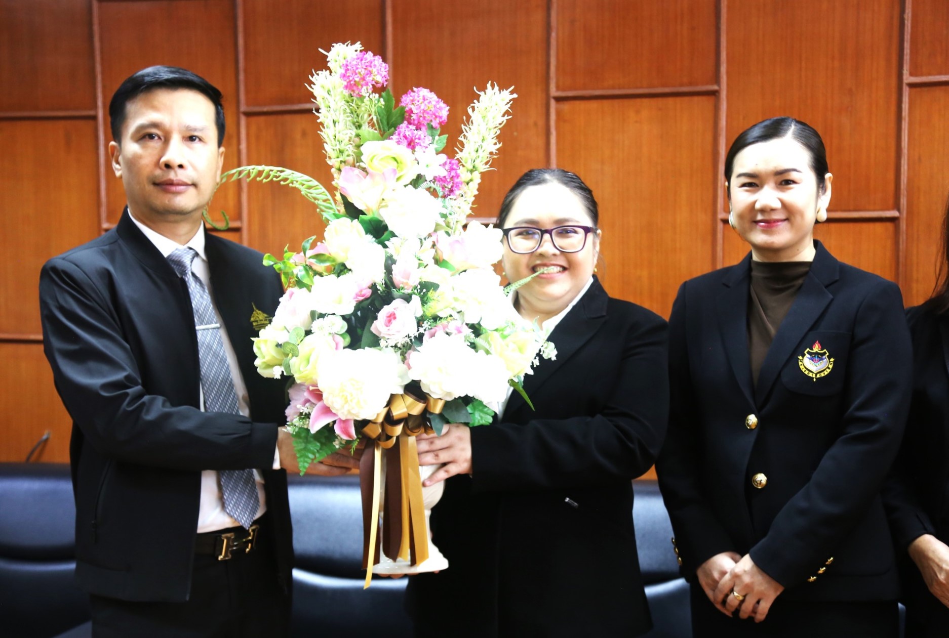 ผอ.สพม.เชียงใหม่ แสดงความยินดีกับ รอง ผอ.สพม.เชียงใหม่ คนใหม่ วันที่ 6 มกราคม 2569