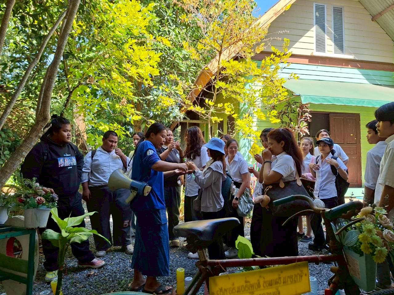 โครงการศึกษาแหล่งรู้ด้านอนุรักษ์ดิน อนุรักษ์น้ำ สืบสานปณิธานเเม่ของแผ่นดินสกร.ระดับเขตคลองเตย