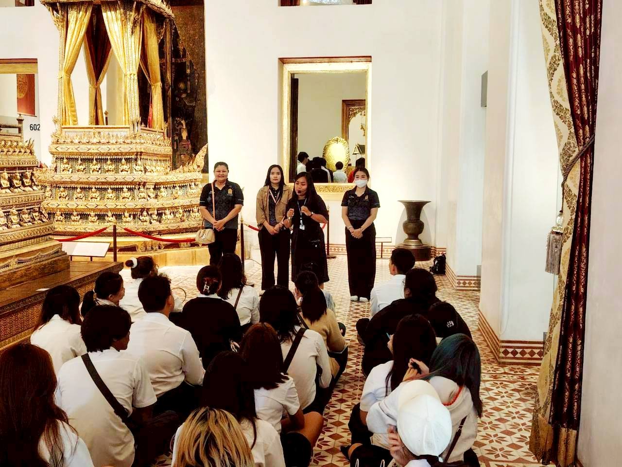 โครงการศึกษาแหล่งเรียนรู้ด้านประวัติศาสตร์ชาติไทย และคุณธรรม จริยธรรม สกร.ระดับเขตคลองเตย