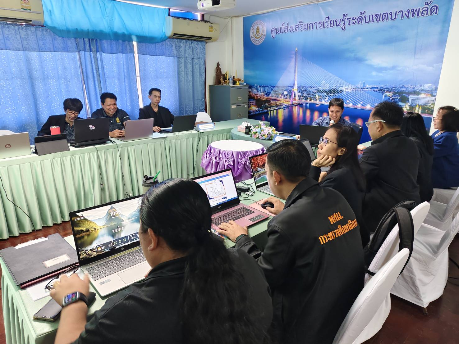 โครงการพัฒนาบุคลากรเพื่อเพิ่มประสิทธิภาพการปฏิบัติงานด้านการจัดทำเว็บไซต์และข่าวประชาสัมพันธ์